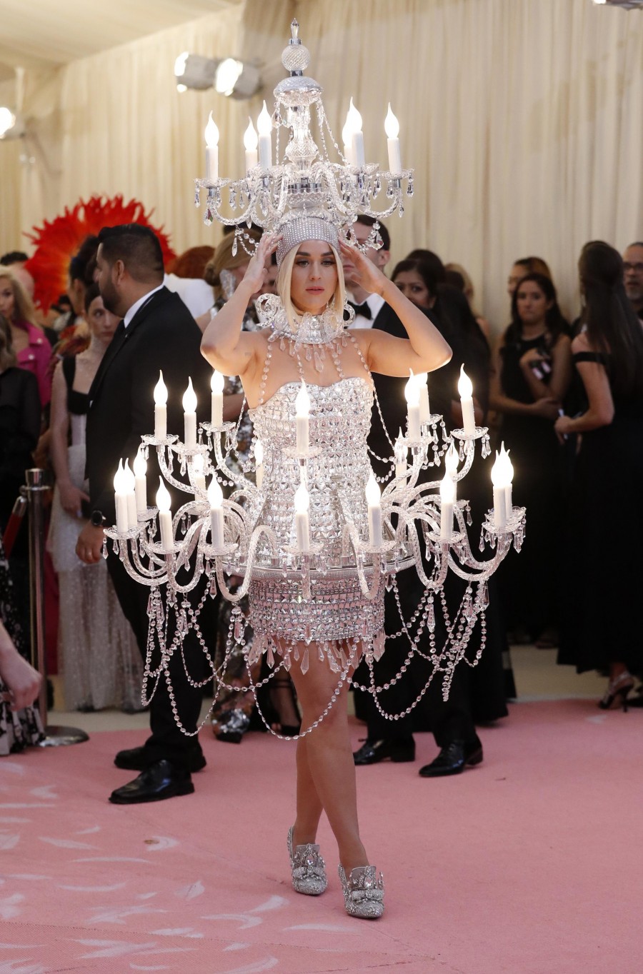 Ezra Miller, Jared Leto y Harry Styles, sorprenden en el Met Gala