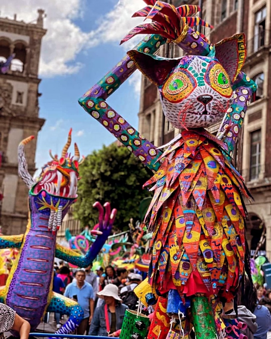 El Desfile de Alebrijes monumentales 2024 ilumina el Z&oacute;calo con su explosi&oacute;n de creatividad
