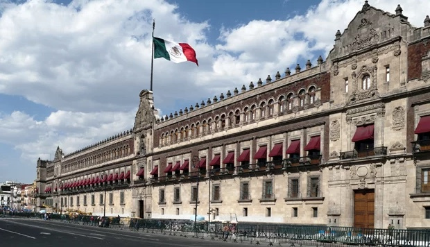 Cierran Palacio Nacional por corte de agua