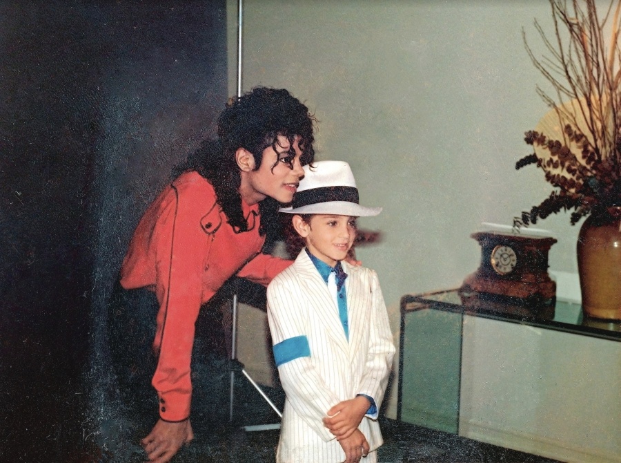 Documental exhibe a Jackson como pederasta