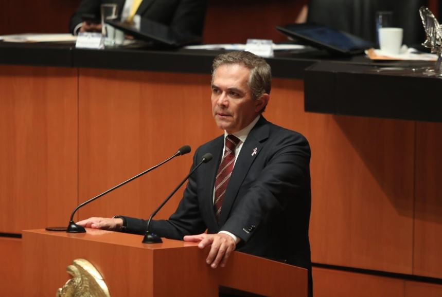 Inviable, iniciativa sobre comisiones bancarias: Mancera