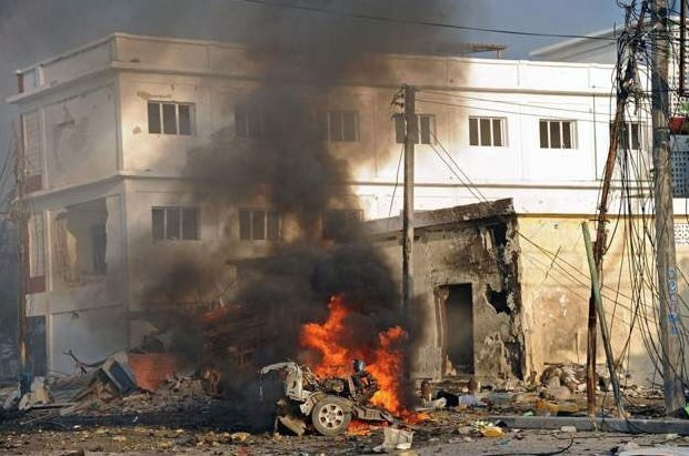 Doble atentado con coches bomba en Mogadiscio deja al menos 28 muertos