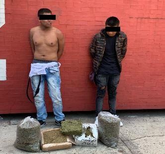 Detienen a dos narcomenudistas con 10 kilos de mariguana, en la colonia Morelos