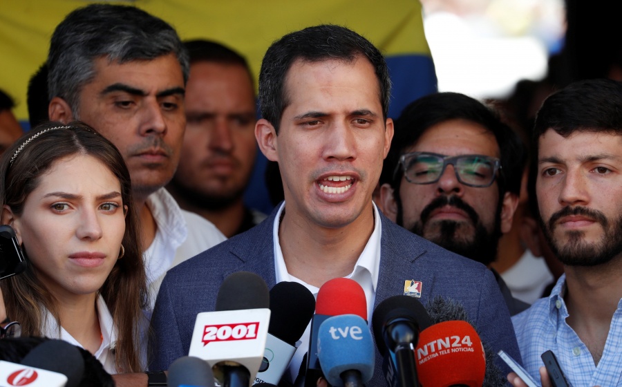 Contraloría de Venezuela anuncia auditoría contra Juan Guaidó