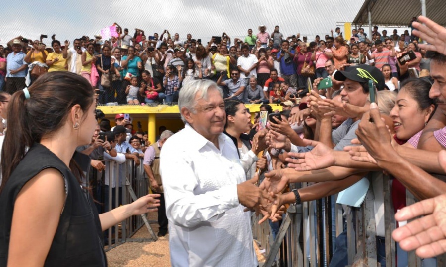 AMLO presenta programa para generar empleos en Acayucan