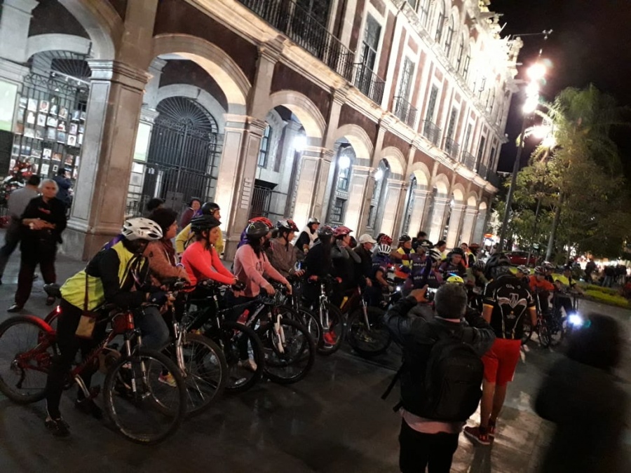 Ciclistas en Morelos se oponen toques de queda