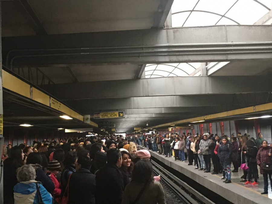 Lluvias generan caos en la CDMX, Metro aplica marcha de seguridad