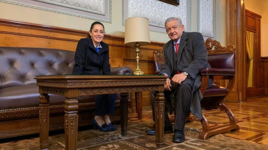 AMLO se reúne con Sheinbaum para tratar abasto de gasolina en la CDMX