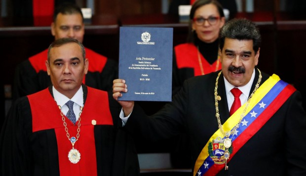 Maduro grita “viva México” durante su toma de protesta