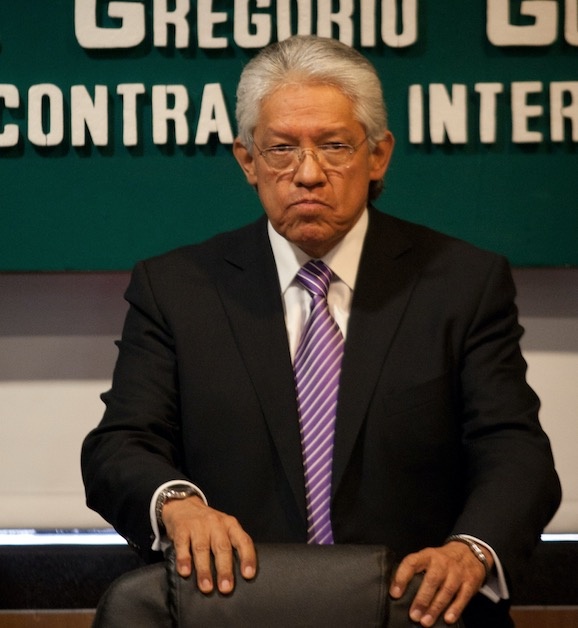 Gregorio Guerrero renuncia como contralor del INE