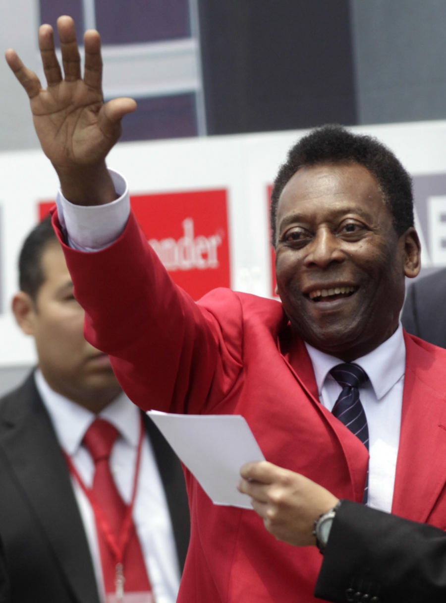 En Francia reportan fuera de peligro a Pelé