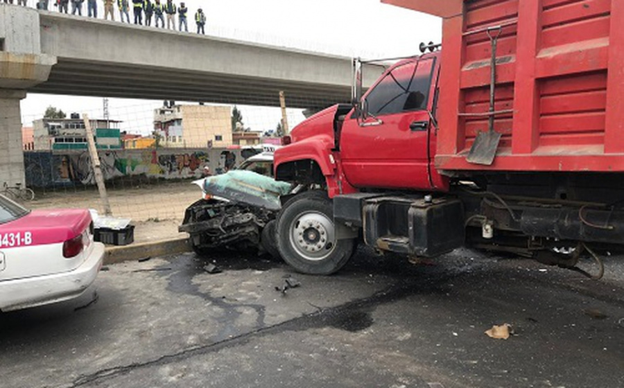 Choque múltiple con torton deja al menos un muerto en Ecatepec