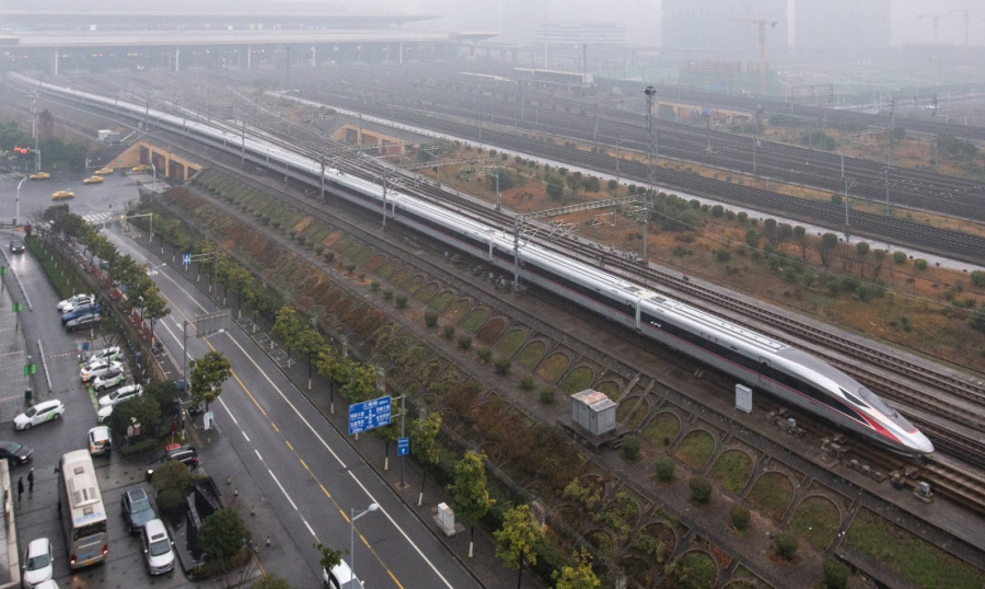 Inicia operaciones nuevo tren bala en China