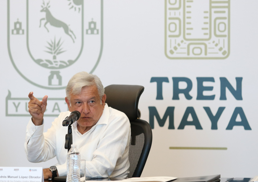 AMLO explica Tren Maya con dibujos animados