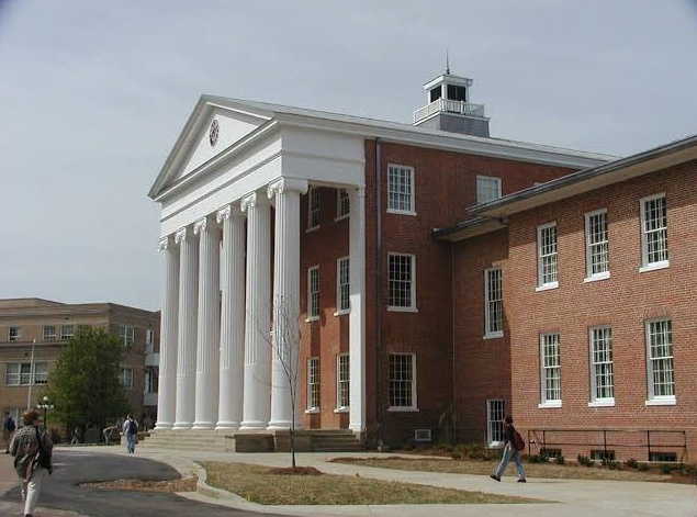 Reportan tiroteo en la Universidad de Mississippi