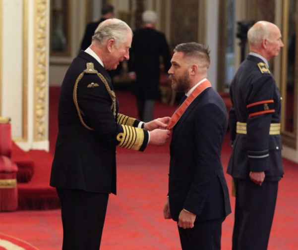 Tom Hardy recibe condecoración del Imperio Británico