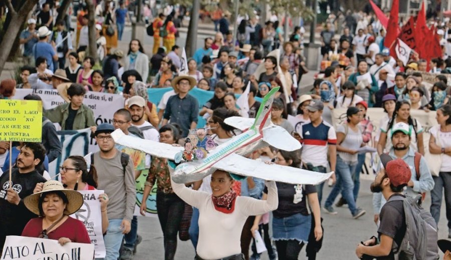 Morena da pláticas pro Santa Lucía a vecinos