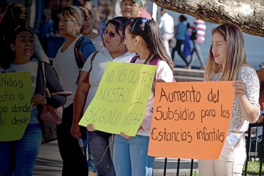 Que paguen a los abuelos para que cuiden a los niños, dice Urzúa