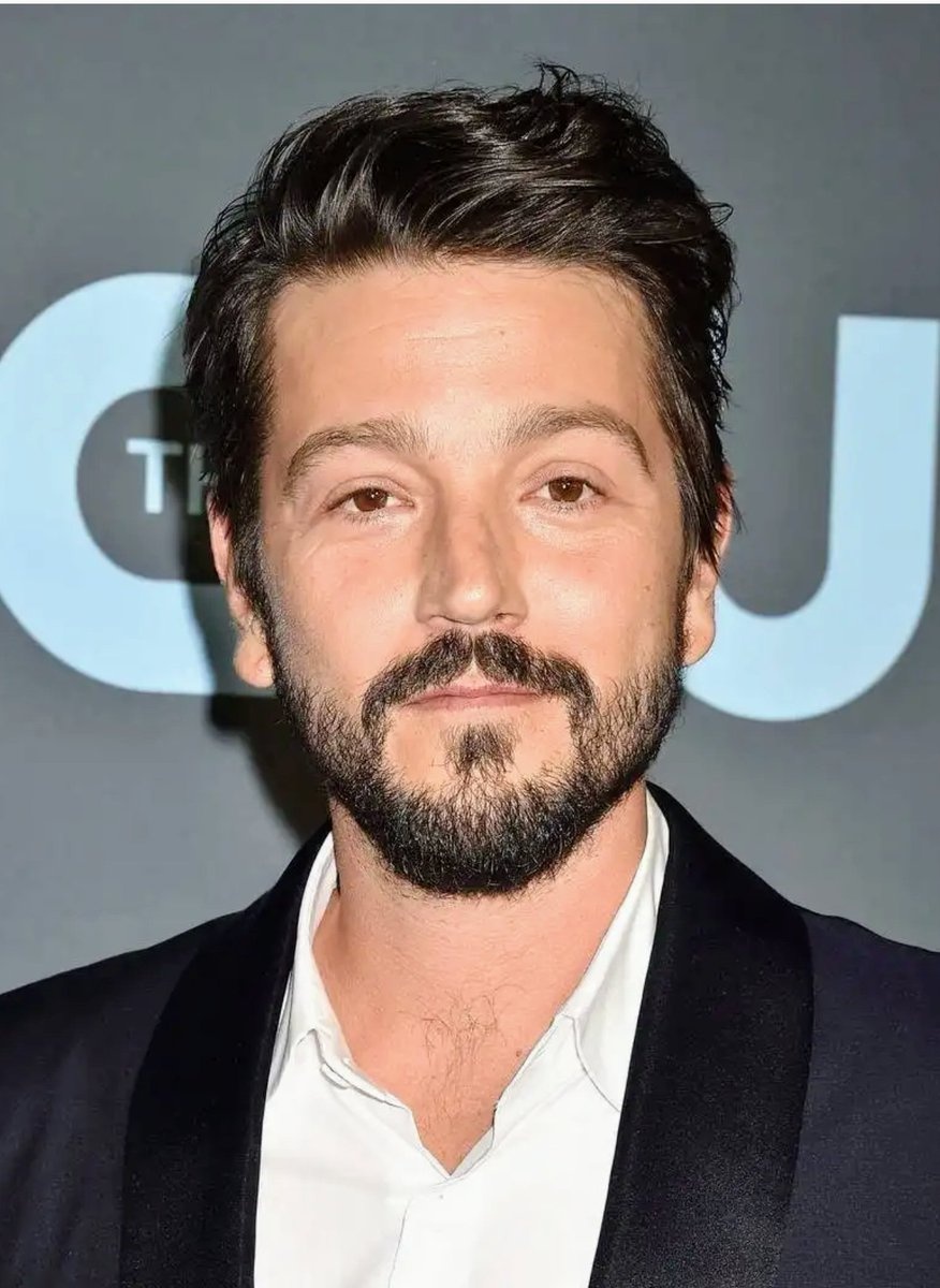 Diego Luna, de narco a transgénero