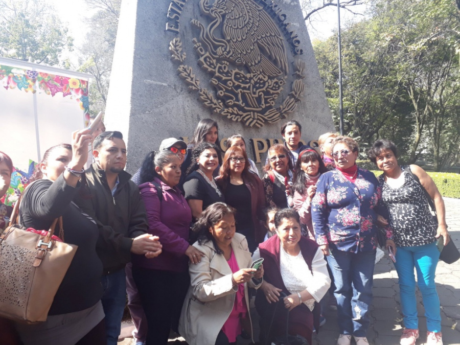 Vecinos de Iztapalapa, recorren museo de Los Pinos