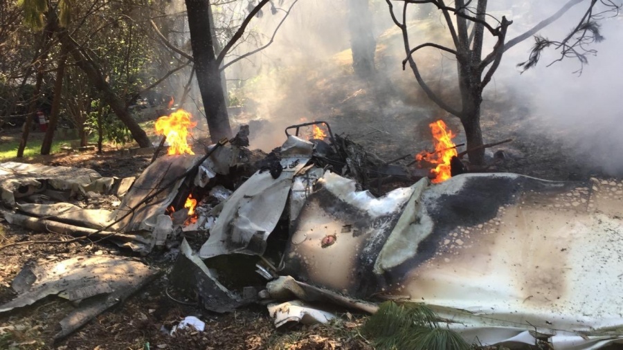 Desplome de avioneta deja dos muertos en Atizapán