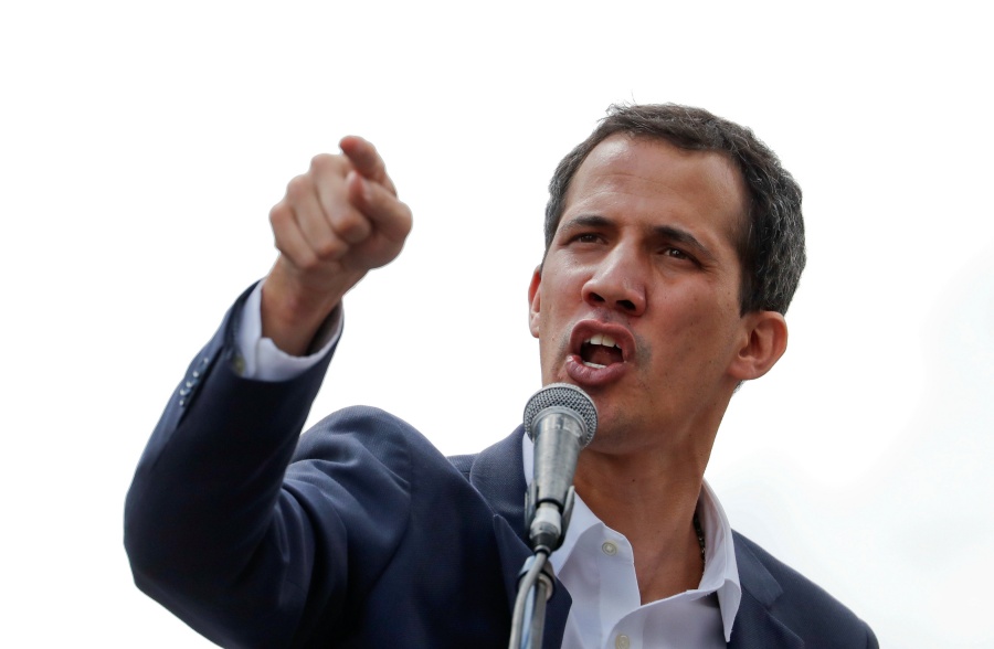 Juan Guaidó, pide a embajadas en Venezuela no abandonar el país