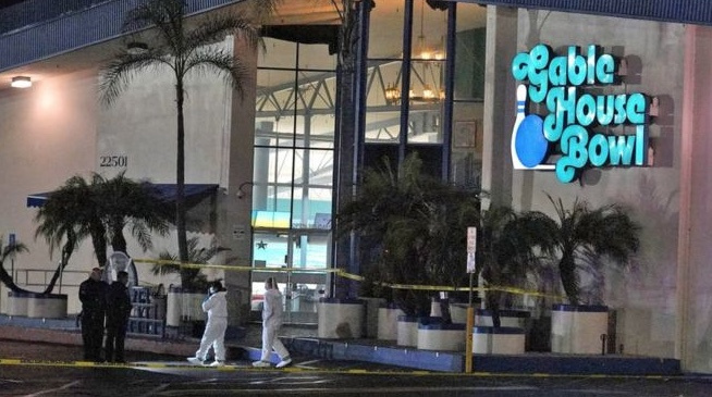 Tres muertos y cuatro heridos, deja un tiroteo en boliche de Torrance, California