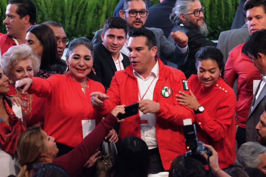 Pide licencia “Alito” a la gubernatura de Campeche