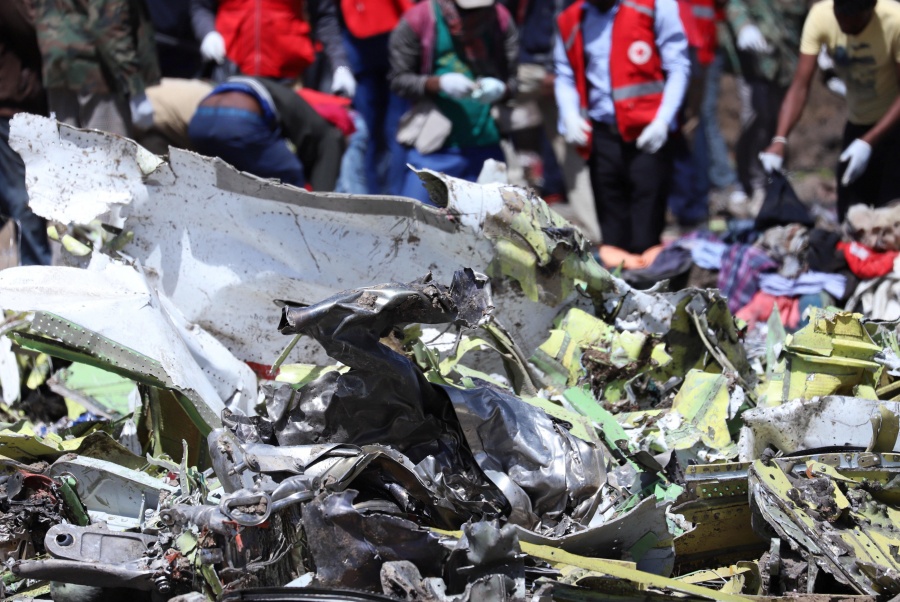 Recuperan cajas negras de avión Ethiopian Airlines