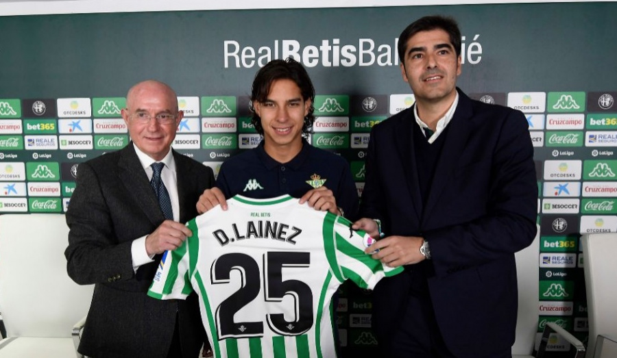 Diego Lainez, es presentado como nuevo jugador del Betis