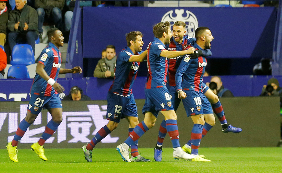 Levante gana al Barcelona y el Betis empata con la Real Sociedad en la Copa del Rey