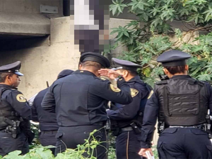 Investigan muerte de persona colgada de puente vehicular