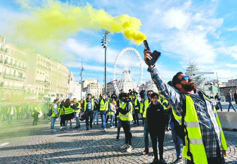 Los “chalecos amarillos” se rebelan contra Macron