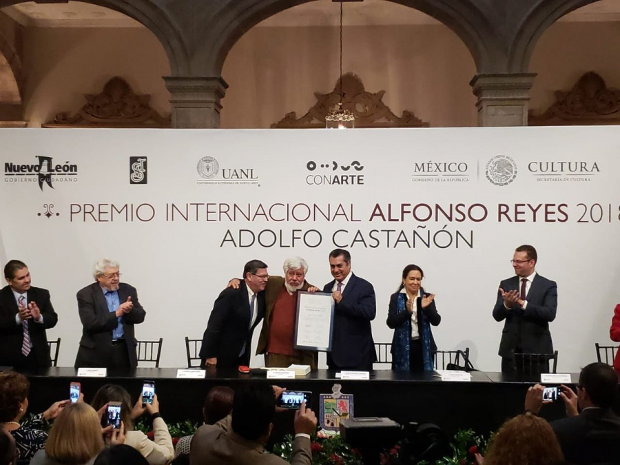 Adolfo Castañón recibe el Premio Internacional Alfonso Reyes