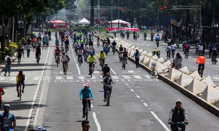 Paseo “Muévete en bici” mantiene diversas avenidas cerradas en la capital del país