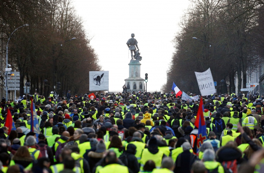 Ordenan despliegue policial por manifestaciones de chalecos amarillos en Francia