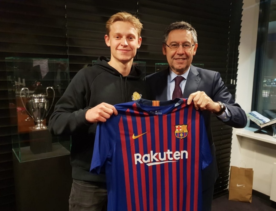 Oficial: Frenkie De Jong, nuevo jugador del FC Barcelona
