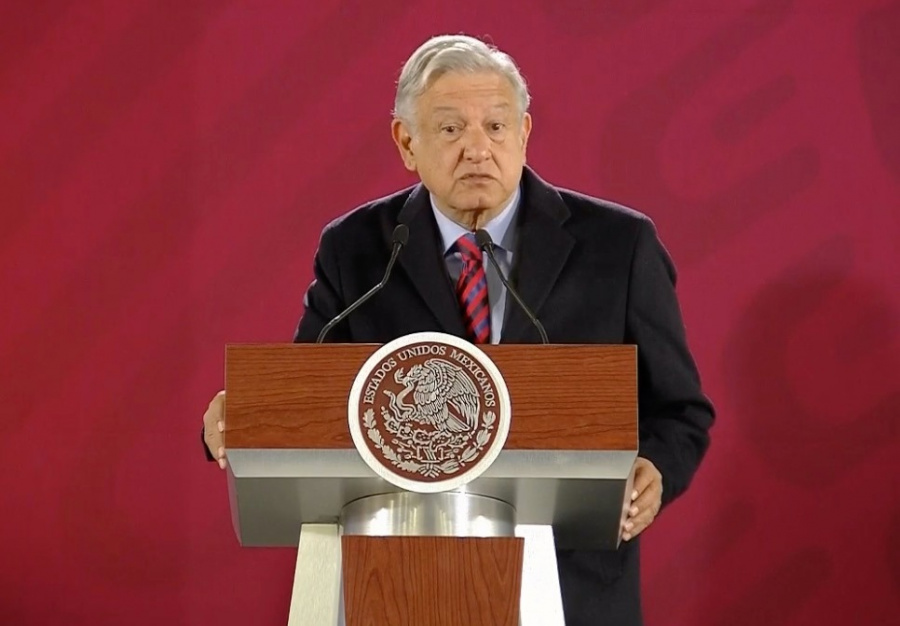 Autotanques y nuevas terminales de almacenamiento, es la nueva estrategia contra el huachicoleo: AMLO