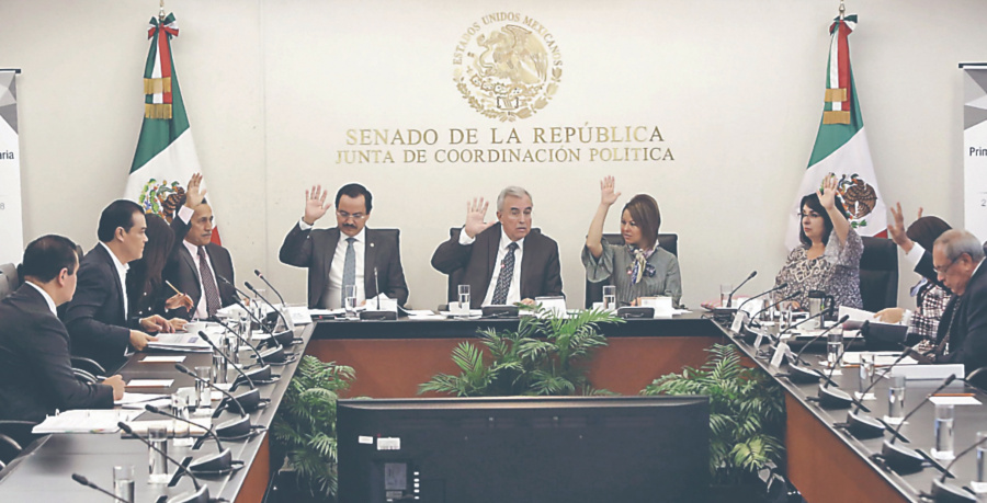 Senado pide a SEP devolver puestos a maestros cesados