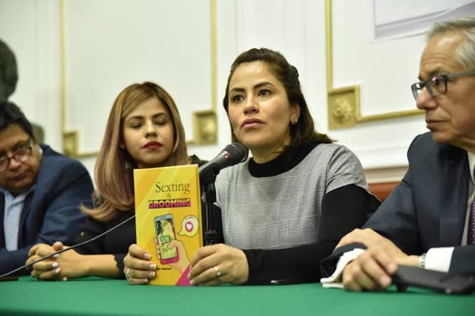 “Sexting y Grooming” el nuevo libro de Karen Quiroga