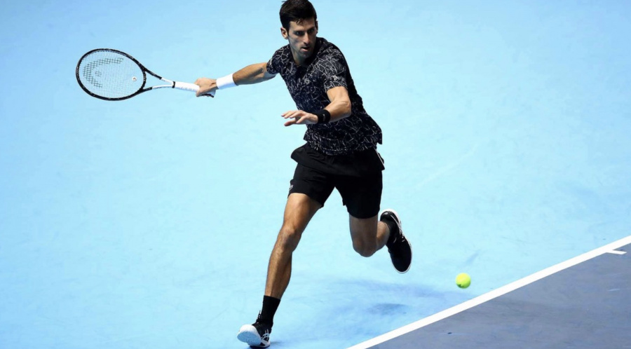 Djokovic avanza en masters de maestros