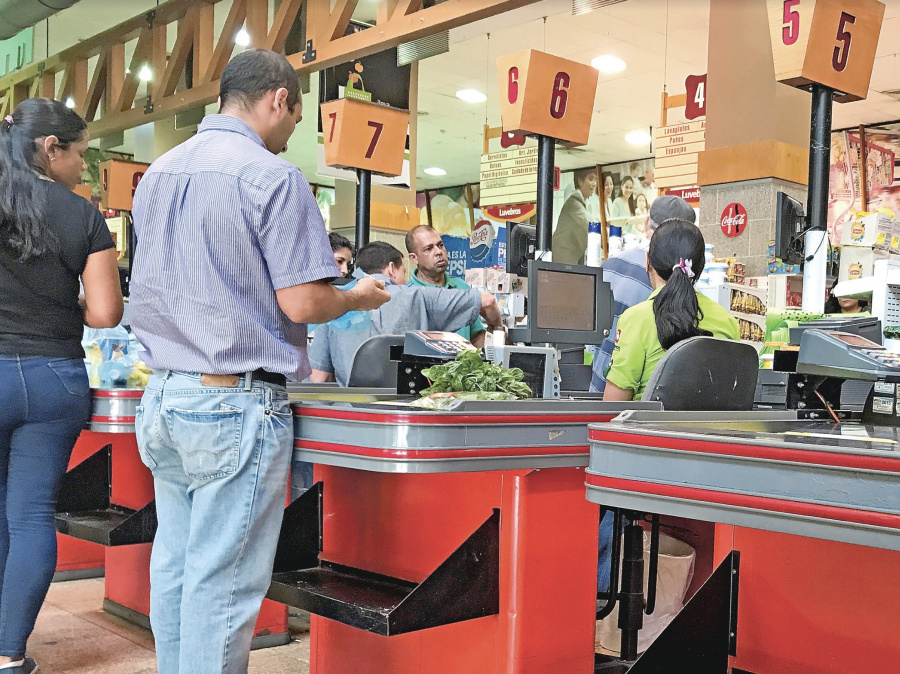 En la Venezuela de Maduro precios suben 5% cada día