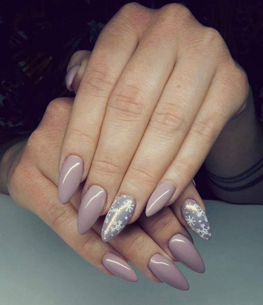 Cinco ideas de uñas navideñas en tonos nude: Fotogalería