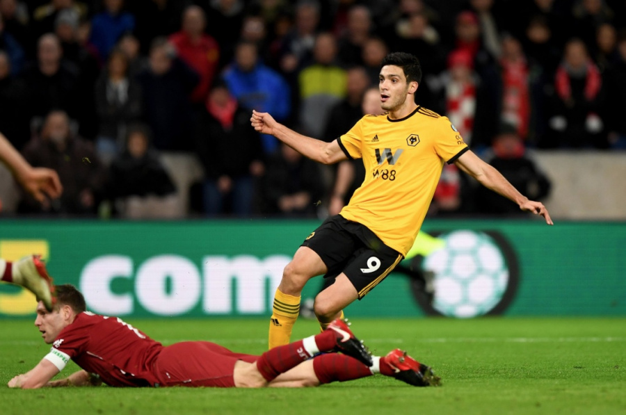 Raúl Jiménez anota y el Wolverhampton elimina al Liverpool en la FA Cup