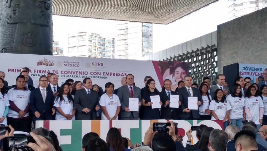 El país cambiará con el apoyo a los jóvenes, asegura Luisa María Alcalde