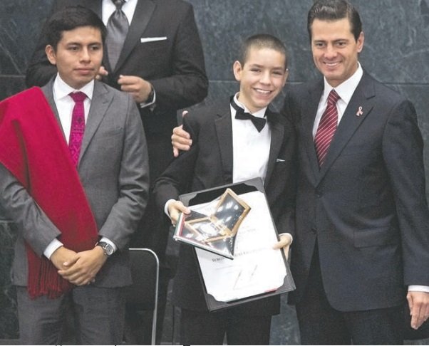 EPN revira y defiende la Reforma Educativa