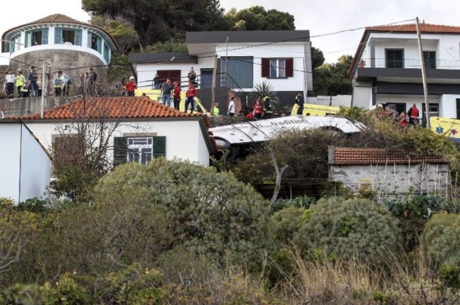 Volcadura de autobús en Portugal deja 28 muertos