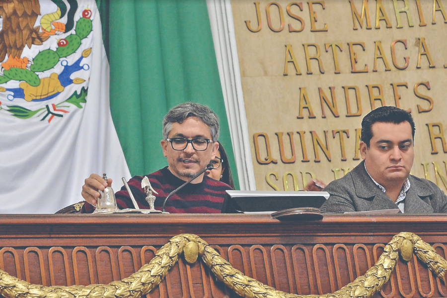 Evitan tratar desabasto durante la Permanente