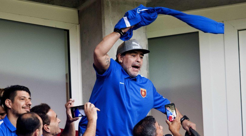 Dan de alta a Diego Maradona tras cirugía abdominal