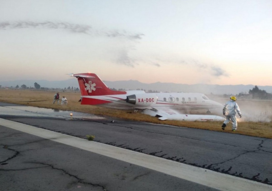 Se despista avión en aeropuerto de Toluca; no hay heridos